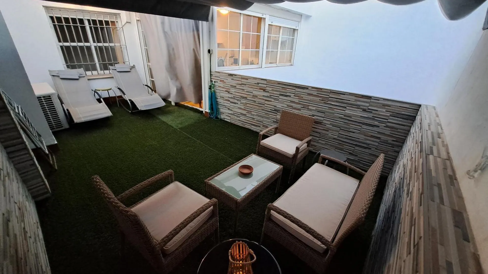 Apartamento Con Terraza Privada Ubicado En Casco Historico En Casa Clara contacts